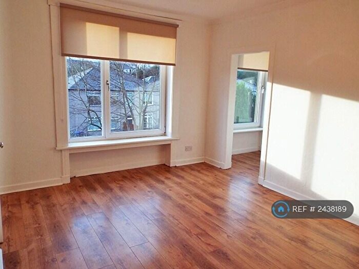 3 Bedroom Flat To Rent In Kingsbridge Crescent, Glasgow, G44