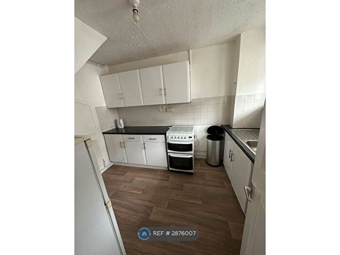 3 Bedroom Maisonette To Rent In Upcott House, London, E3