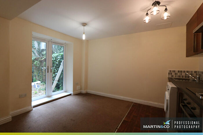1 Bedroom Detached House To Rent In Commercial Road, Pill, NP20
