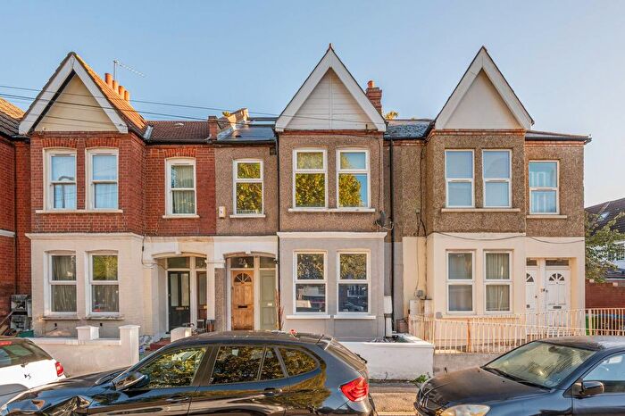 2 Bedroom Maisonette For Sale In Byegrove Road, Colliers Wood, London, SW19