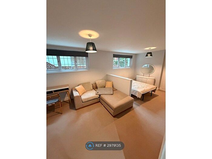 Studio To Rent In Logs Hill, Chislehurst, BR7