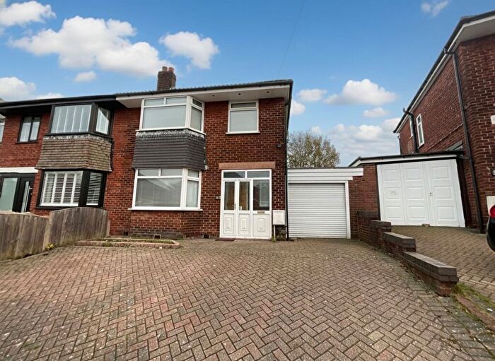 3 Bedroom Semi-Detached House To Rent In Worcester Road, Middleton, M24