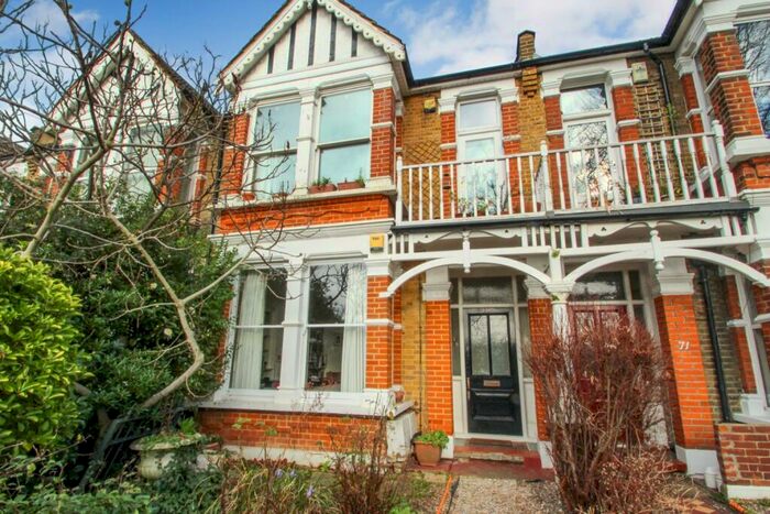2 Bedroom Flat To Rent In Bushwood, Leytonstone, London, E11