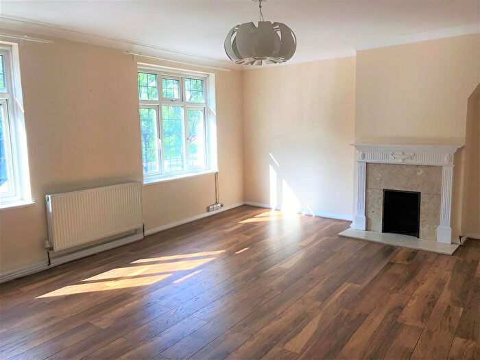 3 Bedroom Flat To Rent In Station Parade, Denham Green, UB9
