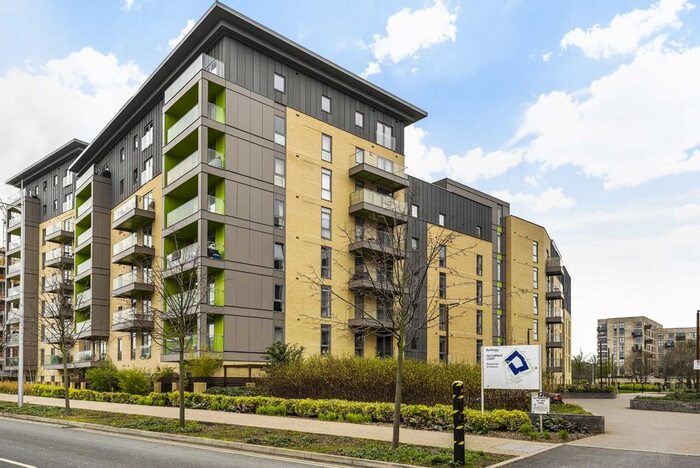 3 Bedroom Flat To Rent In Lakeside Drive, Park Royal, London, NW10