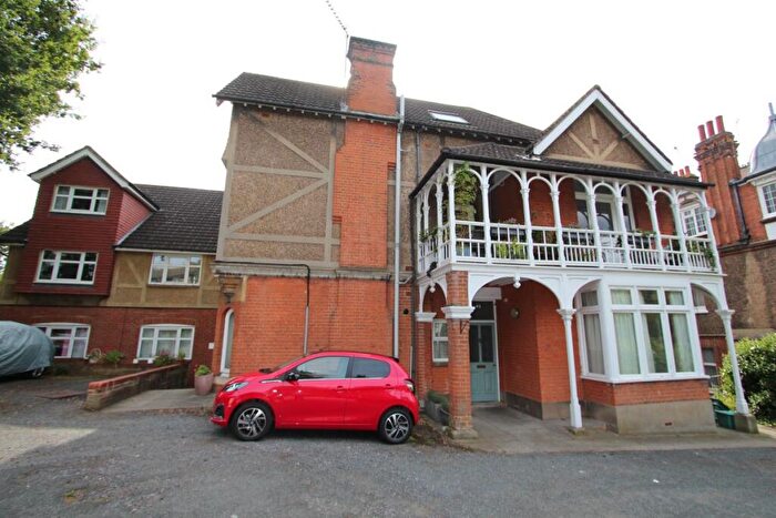 2 Bedroom Flat For Sale In Flat L, Cranes Park, Surbiton, Greater London, KT5