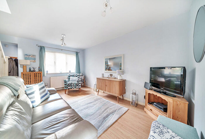 2 Bedroom End Of Terrace House For Sale In Amroth Green, Fryent Grove, London, NW9