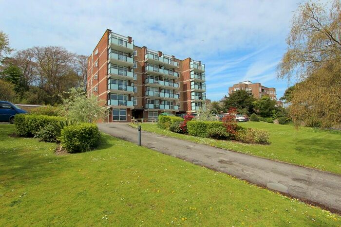 2 Bedroom Flat To Rent In Arundel Road, Eastbourne, East Sussex, BN21