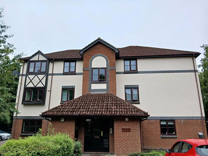 1 Bedroom Apartment To Rent In Wordsworth Mead, Redhill, RH1