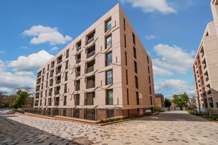 2 Bedroom Apartment To Rent In Ayres House, London, N8