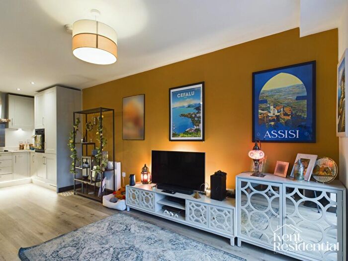 1 Bedroom Apartment For Sale In Mill Wood, Claribel Court Mill Wood, ME14