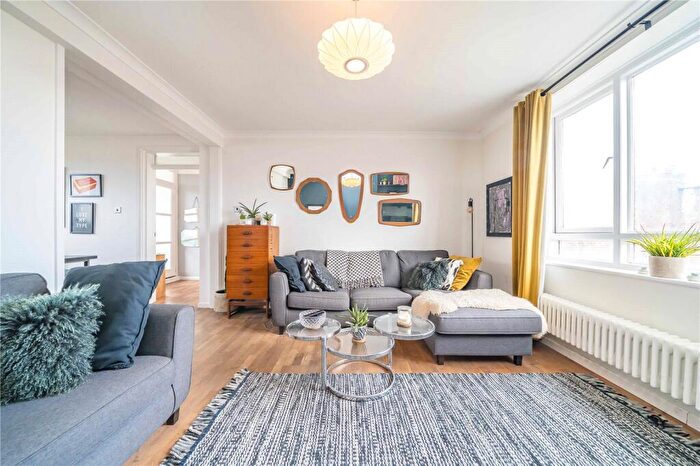 2 Bedroom Flat For Sale In Wrens Park House, Warwick Grove, London, E5