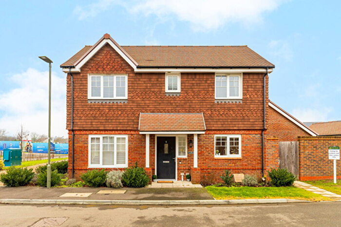 3 Bedroom Detached House For Sale In Marjoram Avenue, Cranleigh, GU6