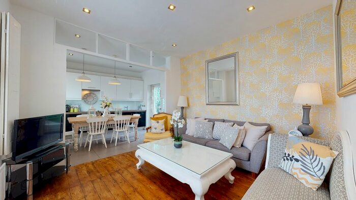 4 Bedroom Semi-Detached House To Rent In Marton Road, London, N16