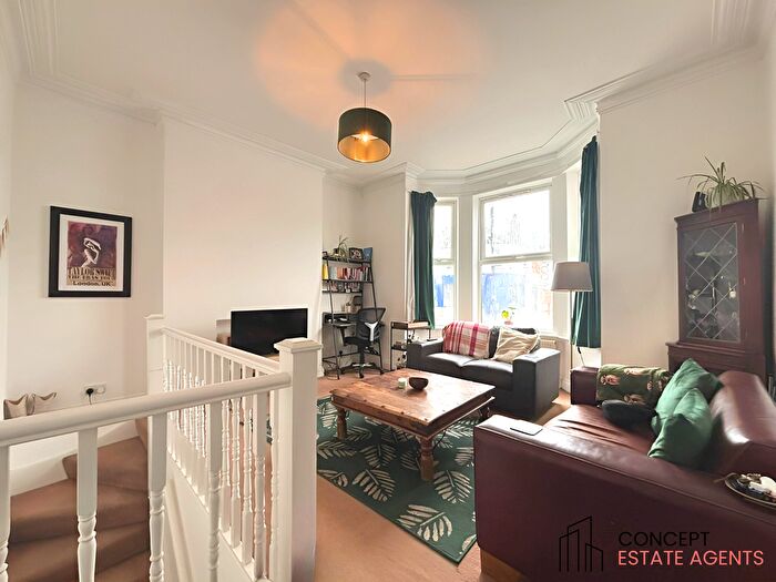 2 Bedroom Flat To Rent In Tooting Bec Road, SW17