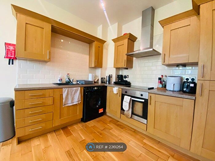 2 Bedroom Flat To Rent In Richardshaw Lane, Pudsey, LS28