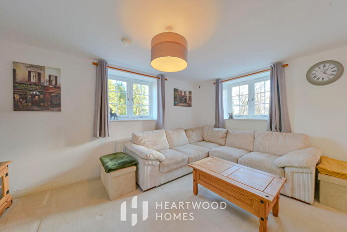 1 Bedroom Apartment For Sale In Little Night Leys Court, Napsbury, AL2