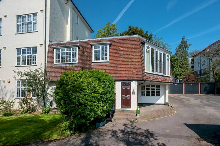 2 Bedroom Flat To Rent In The Downs, Wimbledon, London, SW20