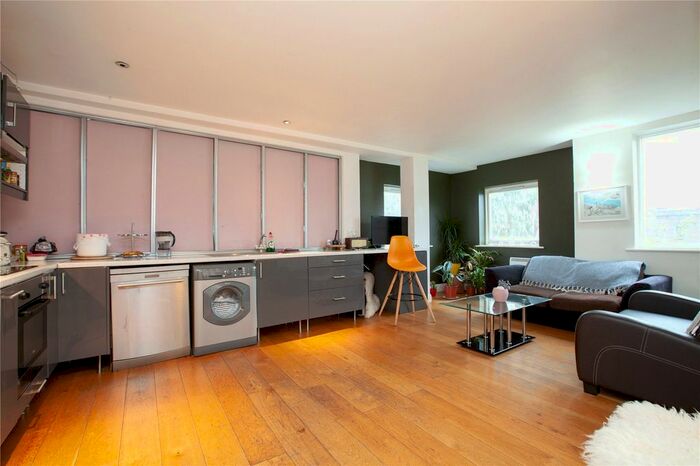 3 Bedroom Flat To Rent In Baltic Place, Kingsland Road, N1