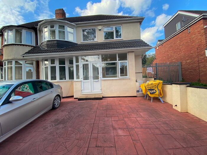 4 Bedroom Semi-Detached House To Rent In Calshot Road, Birmingham, B42
