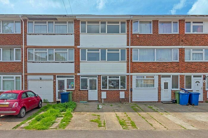 4 Bedroom Link Detached House To Rent In Millfield, Sittingbourne, Kent, ME10