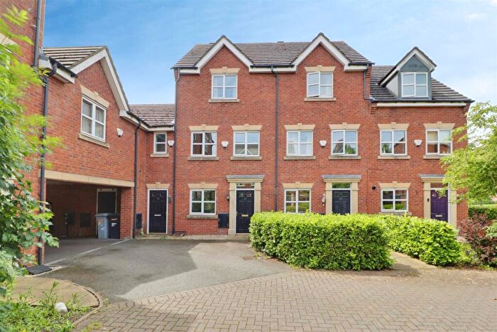 3 Bedroom Town House For Sale In Salisbury Close, Crewe, CW2