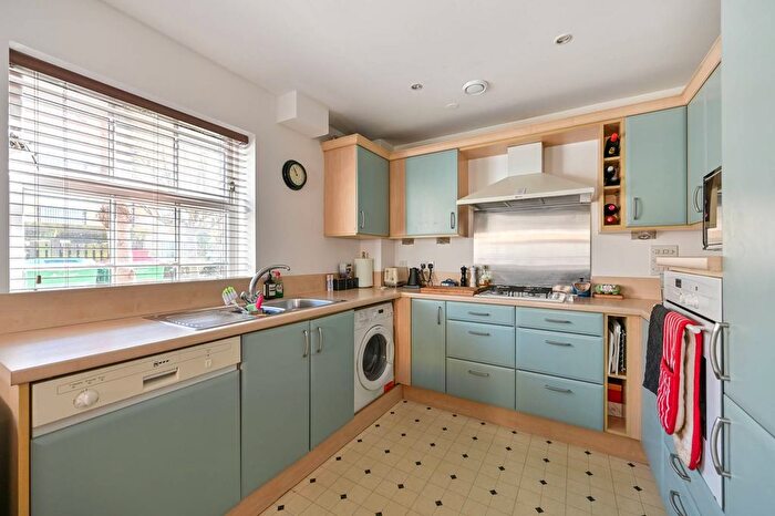 2 Bedroom Flat For Sale In Twickenham Road, Old Isleworth, Isleworth, TW7