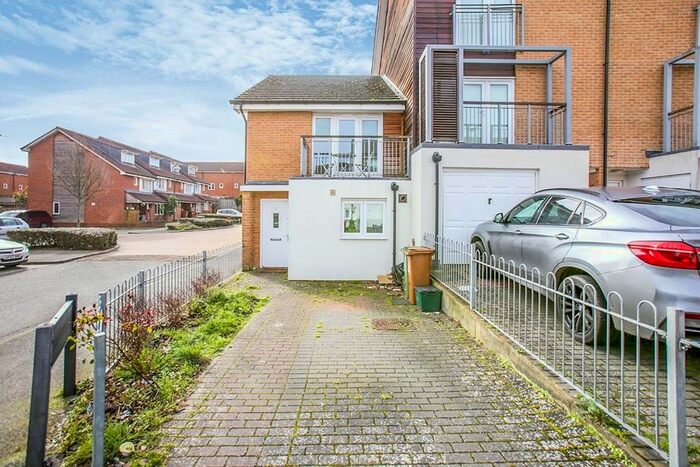 2 Bedroom End Of Terrace House To Rent In Heron Way, Wallington, Surrey, SM6