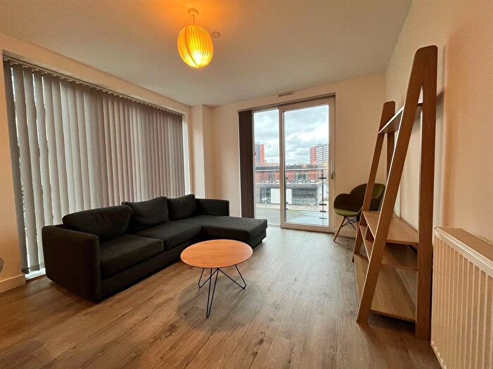 3 Bedroom Flat To Rent In Middlewood Street, Salford, M5