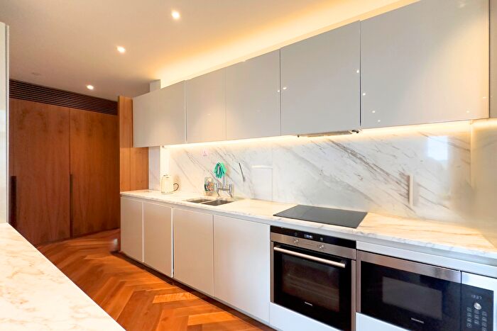 3 Bedroom Flat To Rent In Ambassador Building, Embassy Gardens, SW11