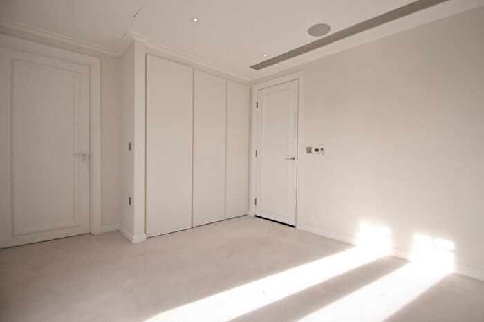 3 Bedroom Flat To Rent In Higham House West, Carnwath Road, Fulham, SW6