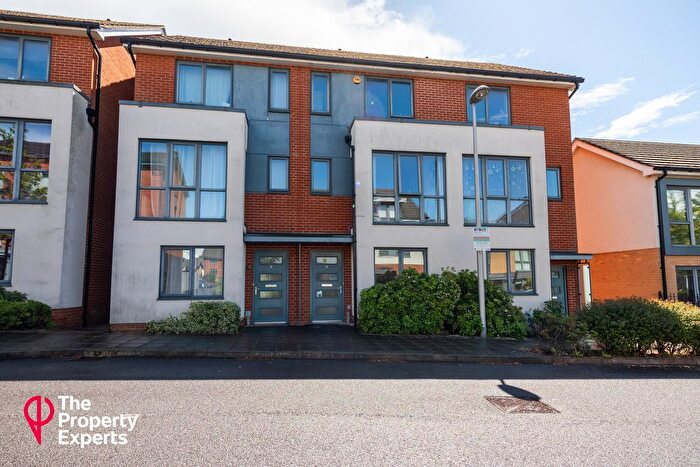 4 Bedroom Terraced House For Sale In Midgham Way, Reading, RG2
