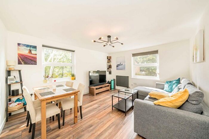 3 Bedroom Flat To Rent In Hepple Close, Isleworth, TW7