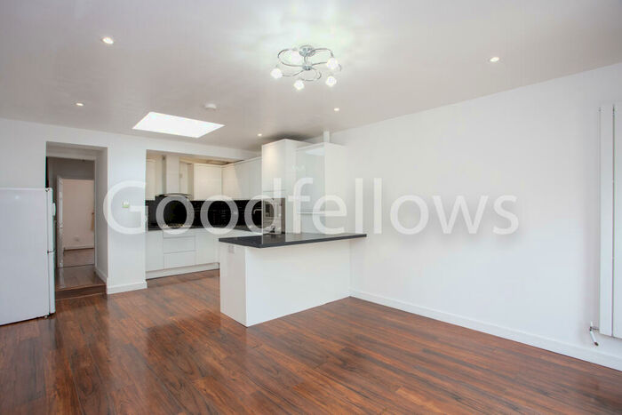 3 Bedroom House To Rent In Shaftesbury Road, Carshalton, Surrey, SM5