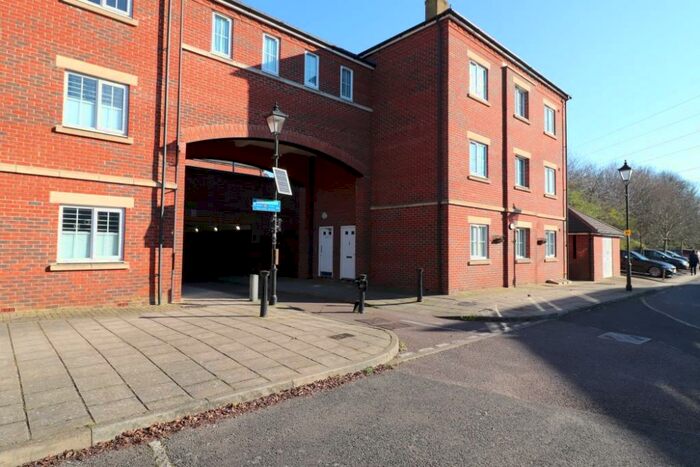 2 Bedroom Maisonette To Rent In Queensgate, Aylesbury, HP19