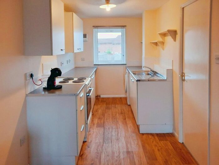 1 Bedroom Flat To Rent In Oaktree Crescent, Bristol, Gloucestershire, BS32