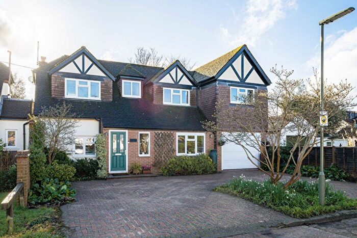 5 Bedroom Detached House For Sale In Darby Gardens, Sunbury-On-Thames, TW16