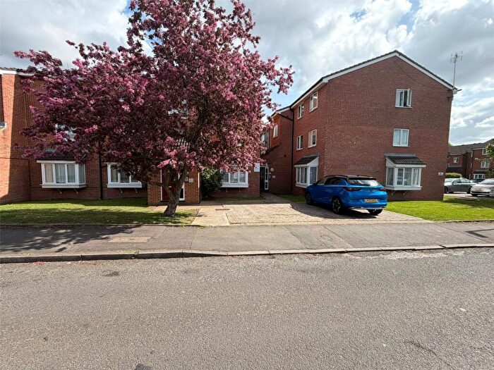 2 Bedroom Flat To Rent In Poplar Grove, London, N11