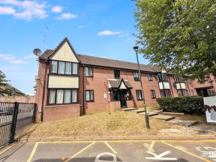 2 Bedroom Flat To Rent In Petunia Court, Luton, LU3