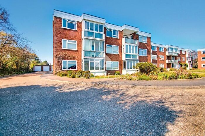 3 Bedroom Flat To Rent In Dolphin Court, Frinton On Sea, CO13