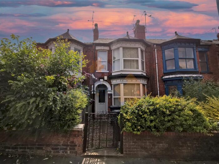 4 Bedroom Semi-Detached House To Rent In West Parade, Lincoln, LN1