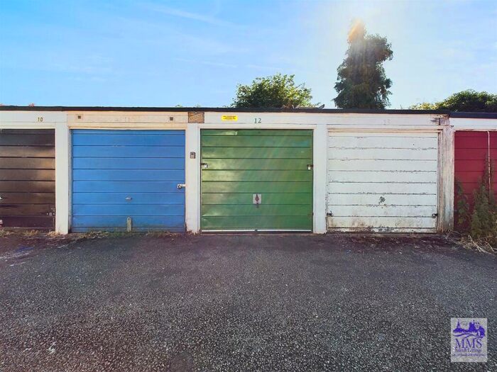 Garage / Parking For Sale In Sunnyfields Close, Rainham, ME8