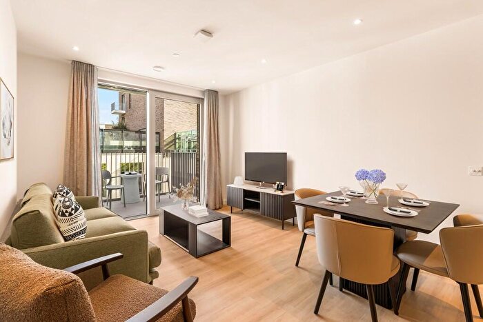 2 Bedroom Apartment To Rent In Nine Elms Lane, London, SW11