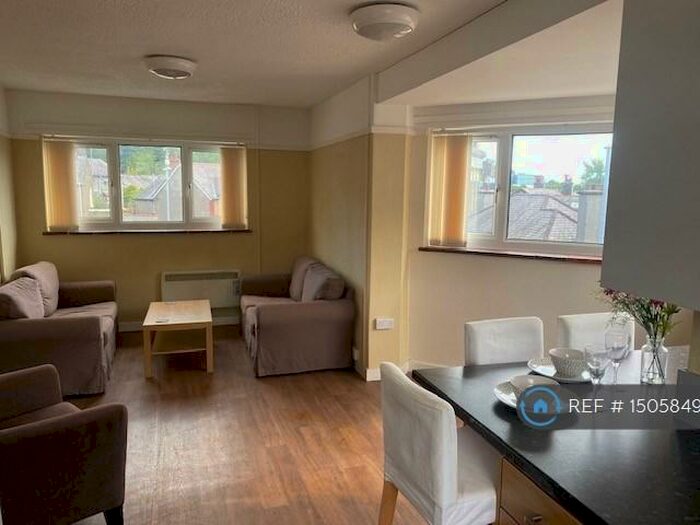 3 Bedroom Flat To Rent In Top Floor Deiniol Road, Bangor, LL57