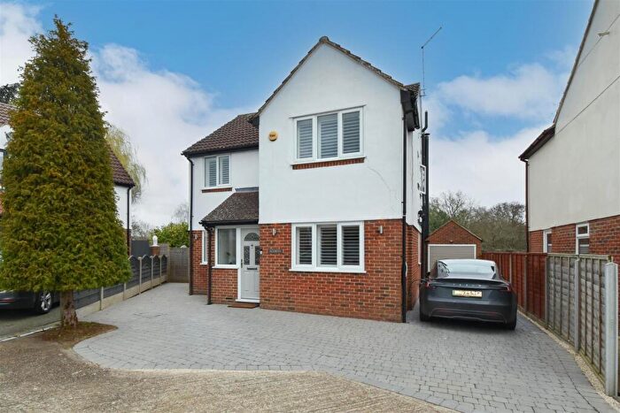 4 Bedroom Detached House For Sale In Priory Mead, Doddinghurst. Brentwood, CM15