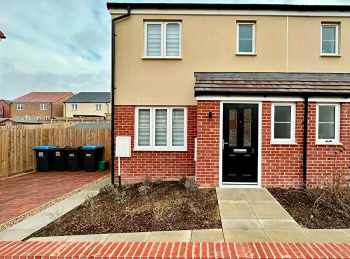 3 Bedroom Semi-Detached House To Rent In Hawfinch Crescent, Harlow, CM17