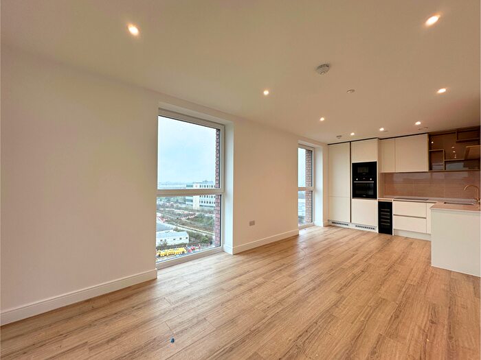 2 Bedroom Flat To Rent In Quay Walk Grand Union, Stonebridge Park, HA0