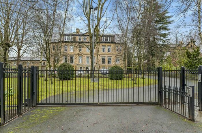 2 Bedroom Flat To Rent In Shaw Lane, Headingley, Leeds, LS6