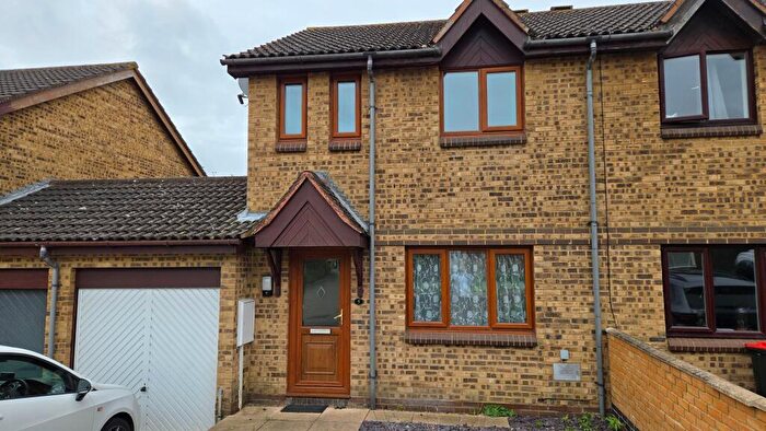 3 Bedroom Semi Detached House To Rent In Westwood Close, Great Holm, Milton Keynes, MK8