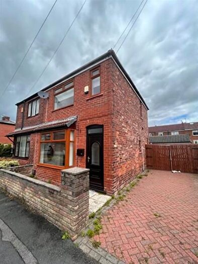 2 Bedroom Semi-Detached House To Rent In Farm Street, Oldham, M35